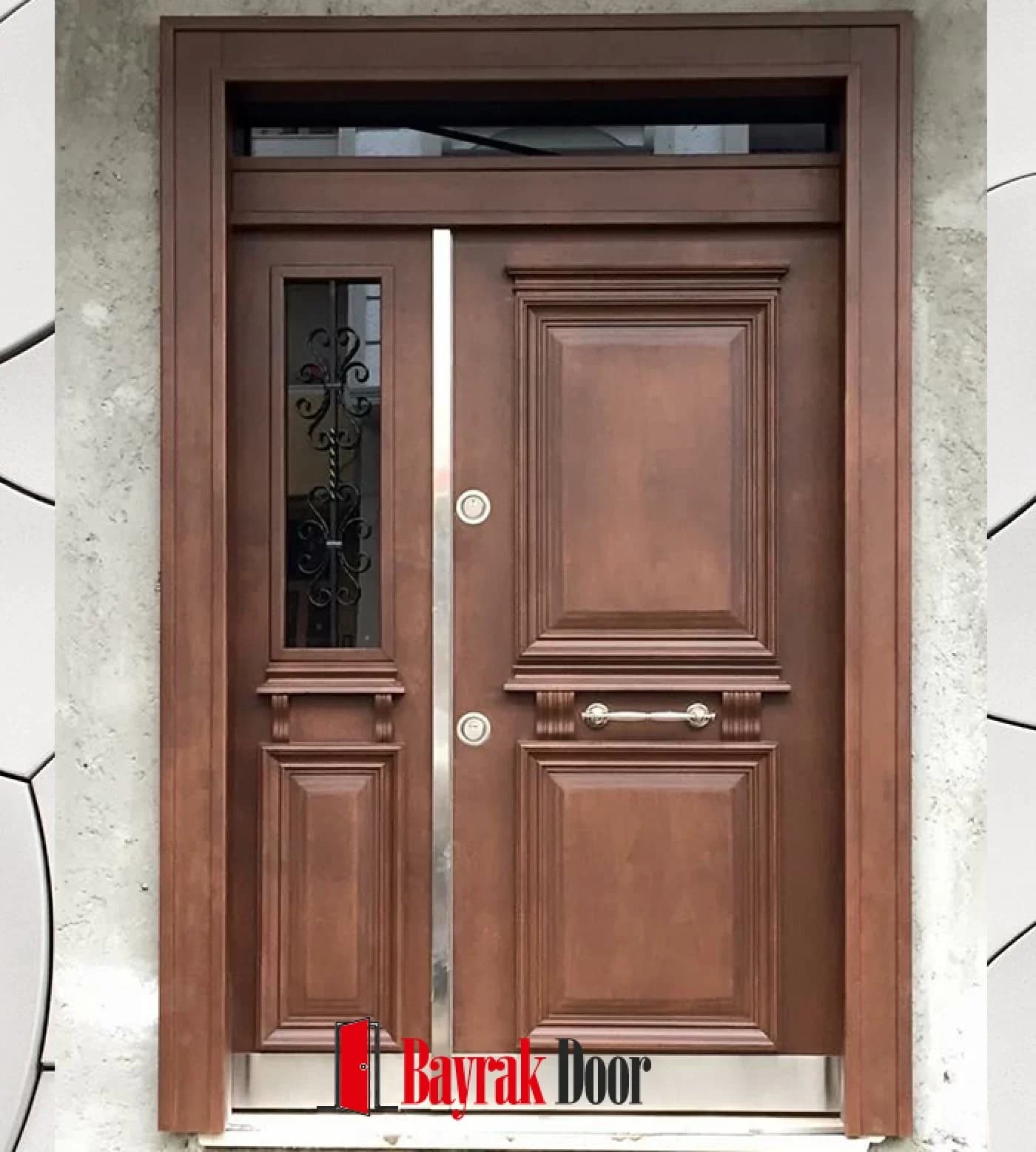 Büyük Kaset Kızıl Ceviz Villa Kapısı BD-TR133 — Kızıl ceviz büyük kaset panel, ferforje işlemeli dar cam ve üst vasistas