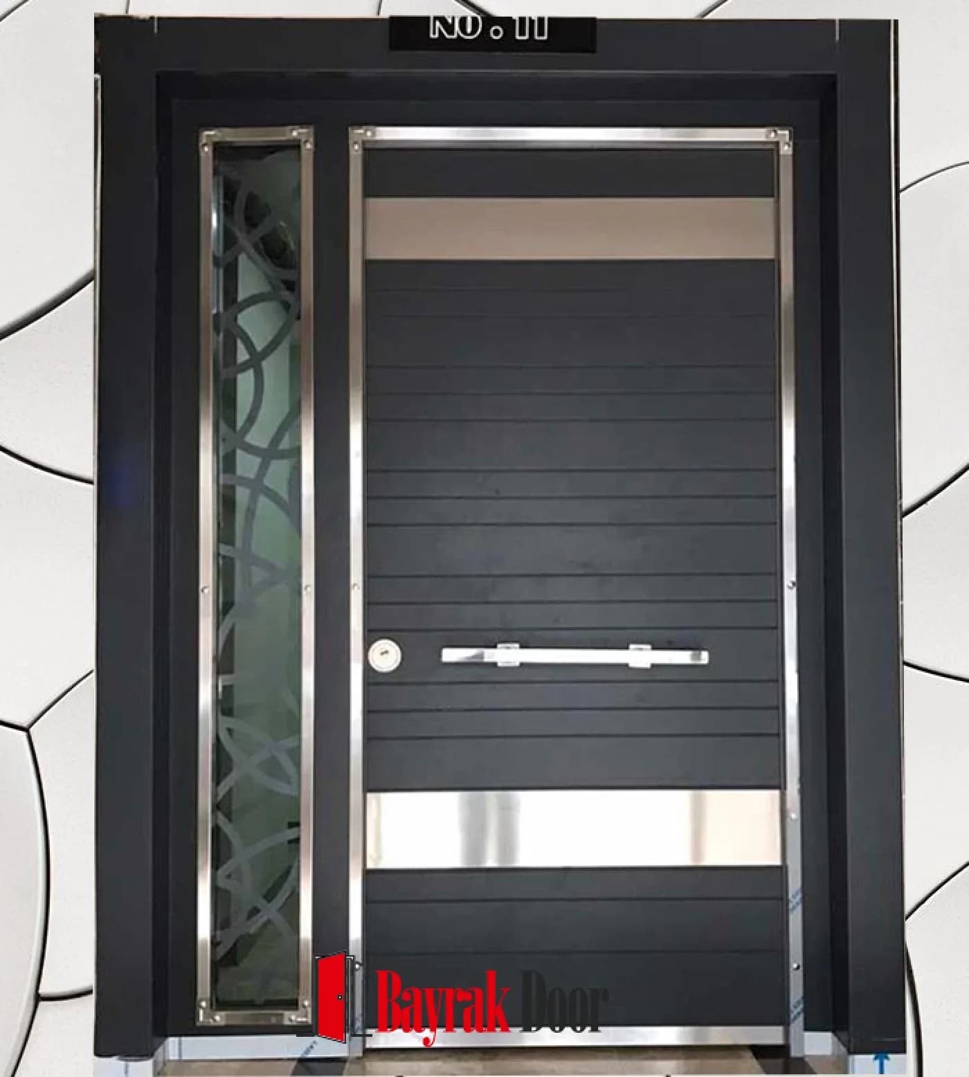 Horizontal Slat Anthracite Grey Villa Door BD-TR57 — Anthracite slatted leaf with stainless steel bands and a wrought iron patterned sidelight