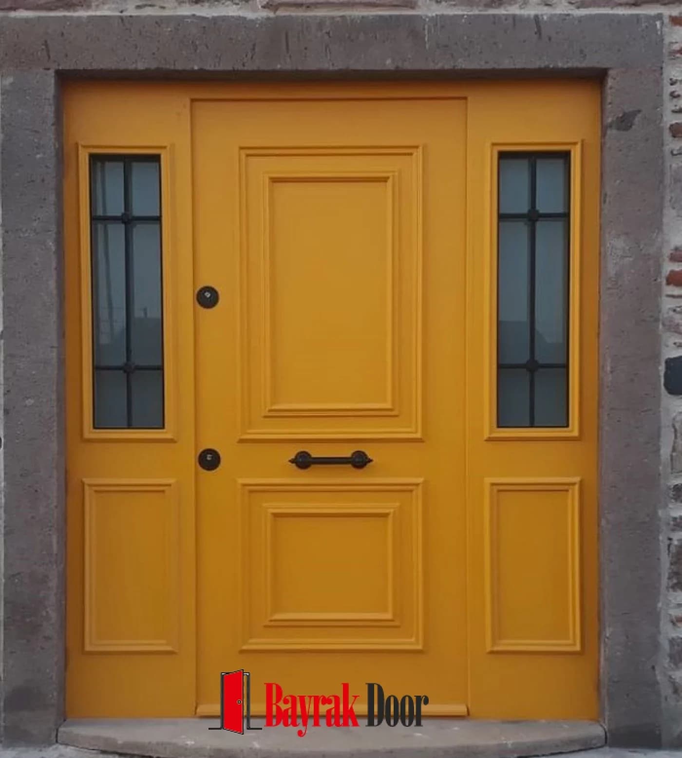 Kaset Panelli Hardal Sarısı Villa Kapısı BD-TR09 — Hardal sarısı kaset panelli villa kapısı, kareli bölmeli yan camlar