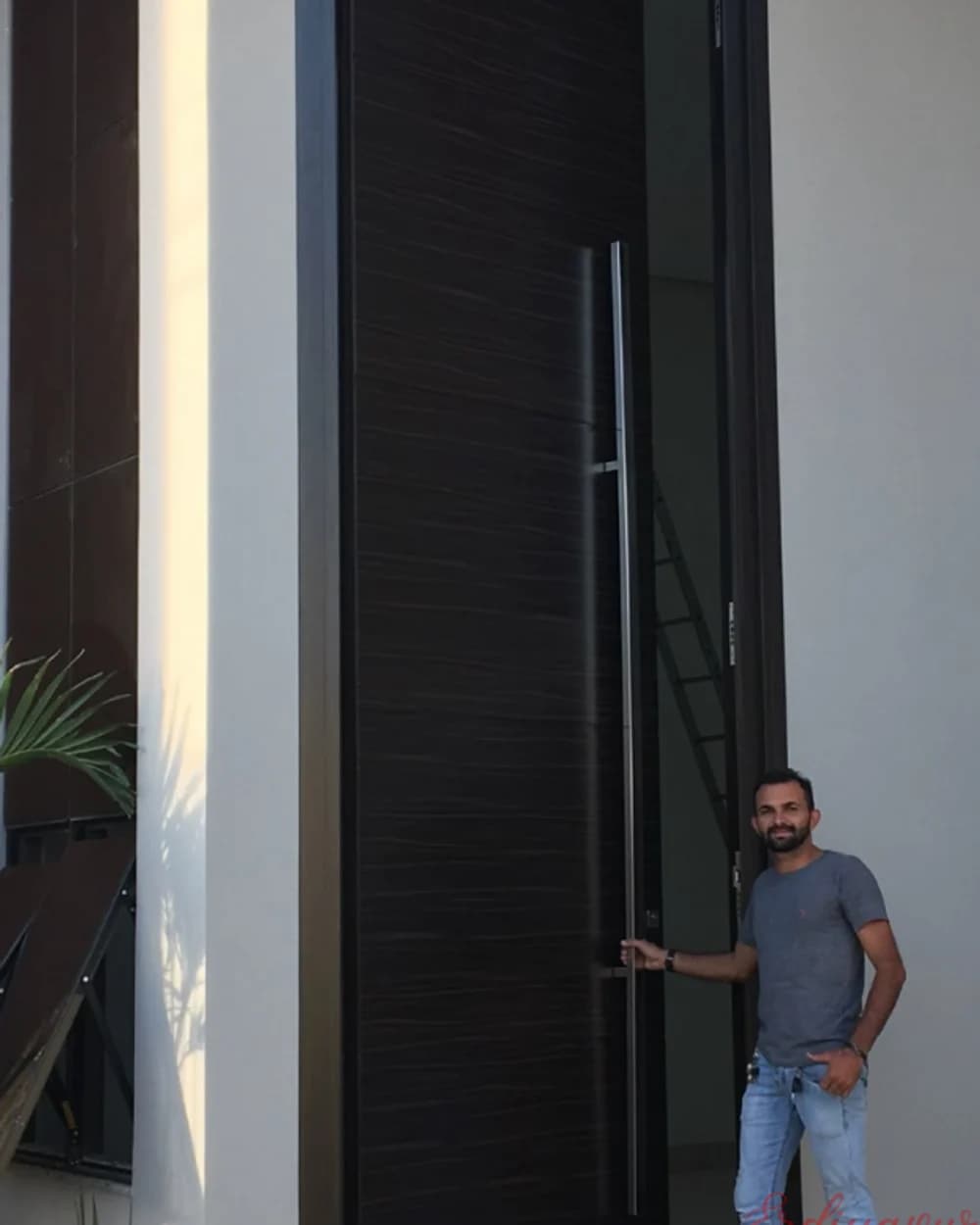 Büyük Ebat Antrasit Uzun Kulplu Pivot Kapı — ürün kodu BY-89