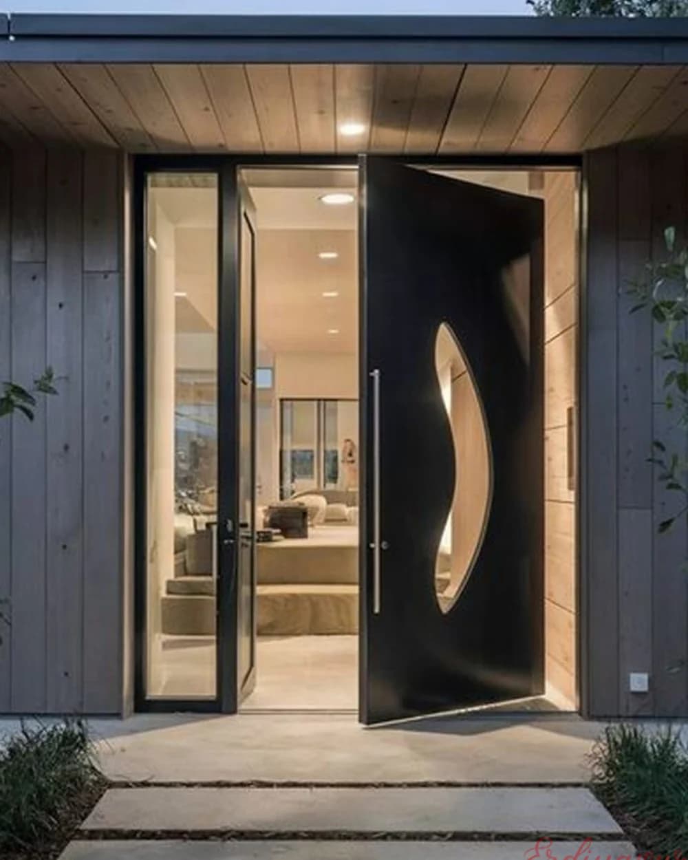 Kavisli Oymalı Siyah Pivot Villa Kapısı — ürün kodu BY-341