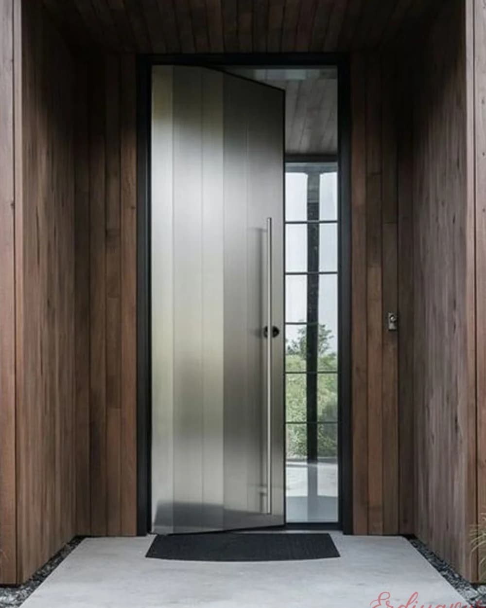 Krom Kaplama Ceviz Kasalı Pivot Villa Kapısı — ürün kodu BY-267