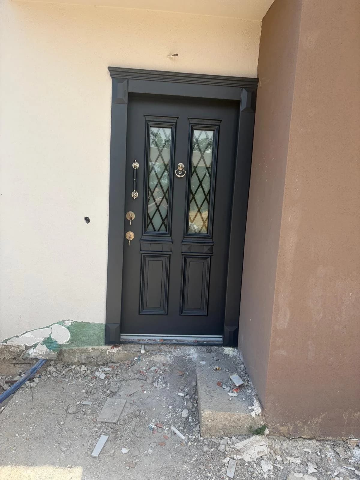 Bayrakdoor çelik kapı — monte edilmiş uygulama 3