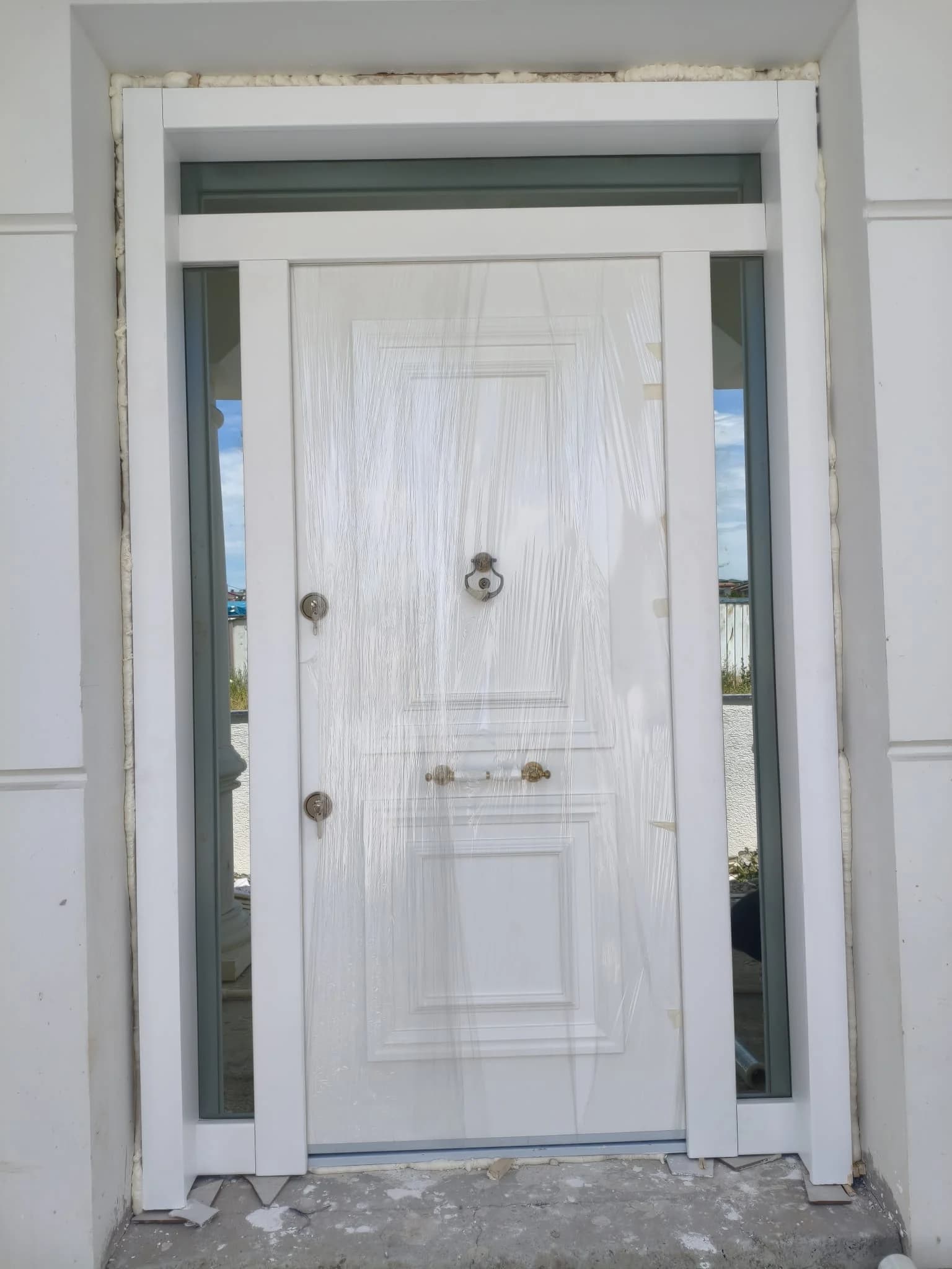 Bayrakdoor çelik kapı — monte edilmiş uygulama 8