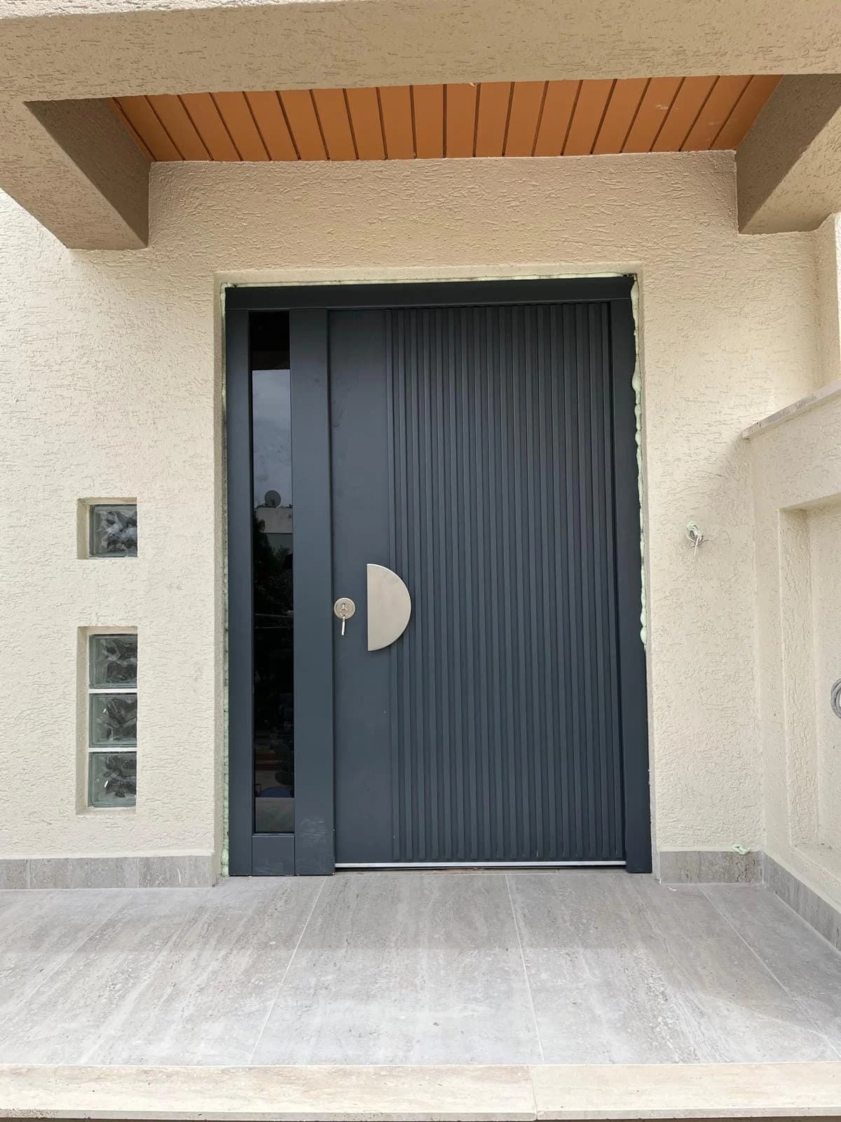 Bayrakdoor çelik kapı — monte edilmiş uygulama 25