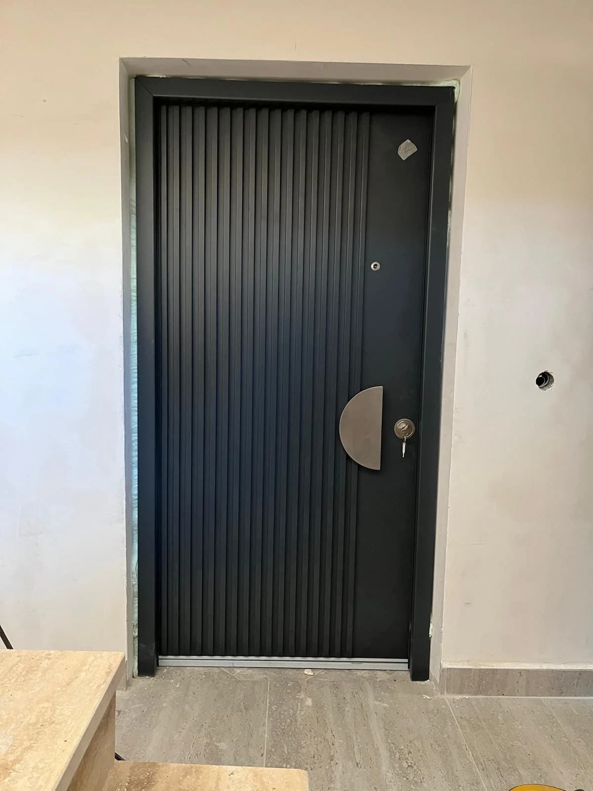 Bayrakdoor çelik kapı — monte edilmiş uygulama 28