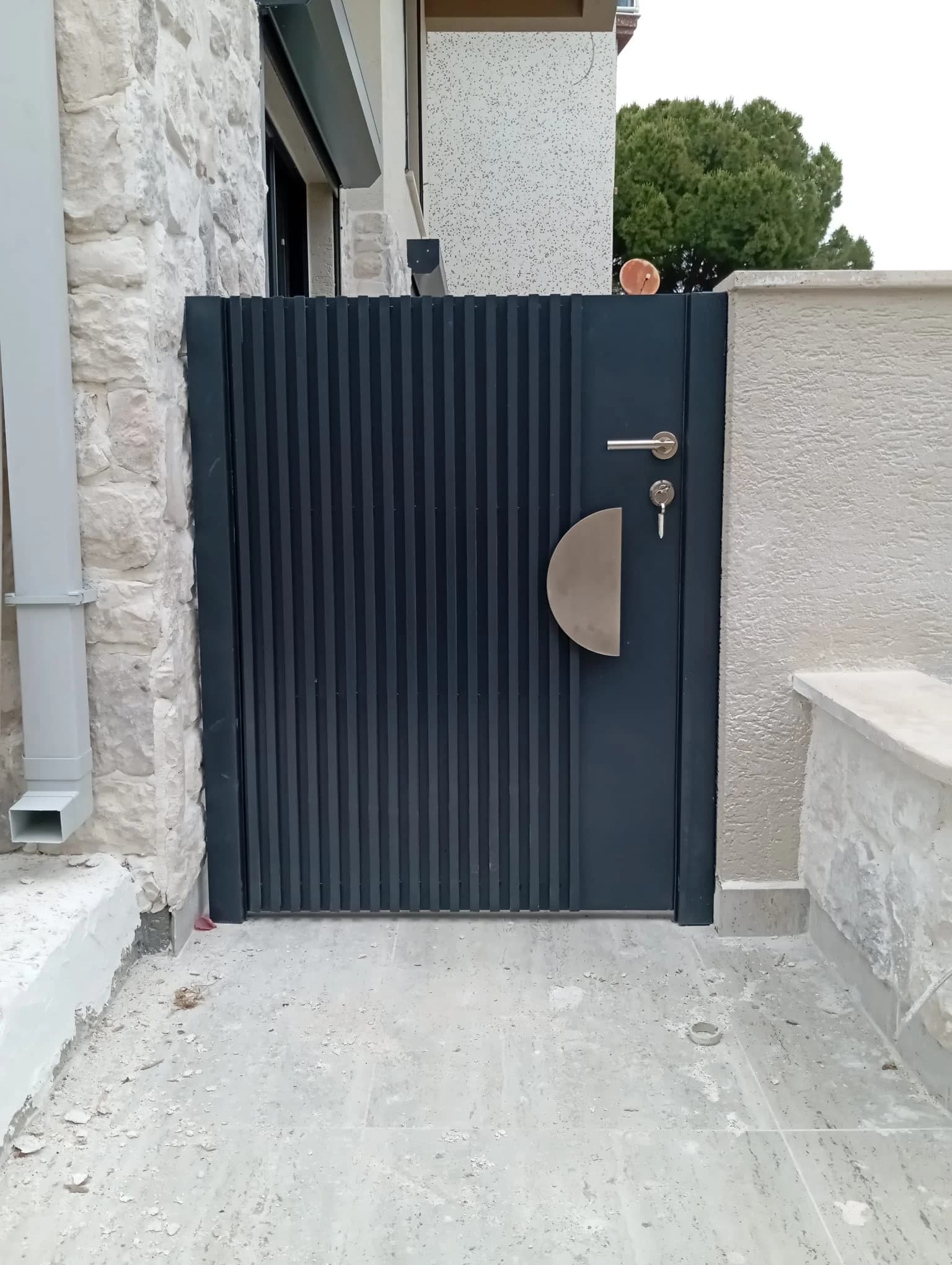 Bayrakdoor çelik kapı — monte edilmiş uygulama 31