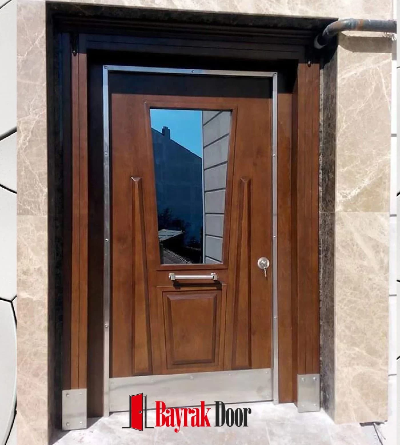Yelpaze Açılan Ceviz Villa Kapısı BD-TR62 — Camın altından yelpaze gibi açılan ışın çizgileriyle işlenmiş ceviz kanat