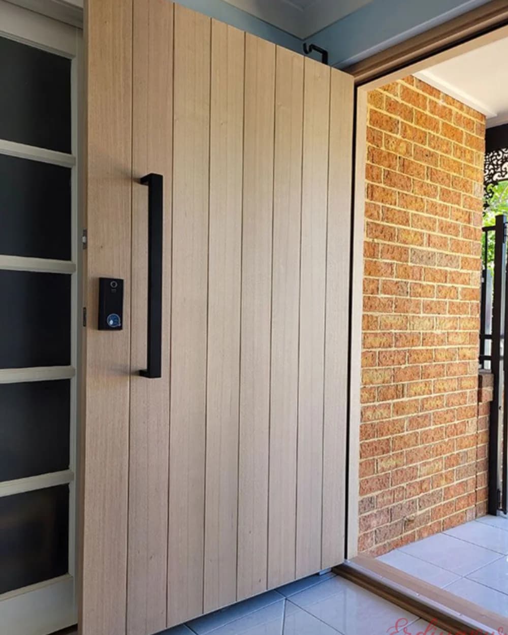 Wide-Leaf Light Wood Horizontal-Grain Pivot Door BY-69 Wide-Leaf Pivot Door in Light Wood with Horizontal Grain — product code BY-69