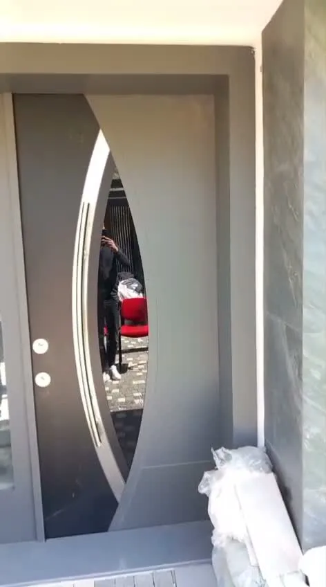 Hilal camlı kapı, montaj sonrası