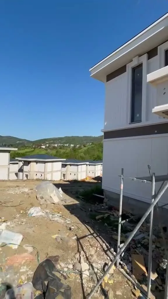 Monte edilmiş villa kapısı